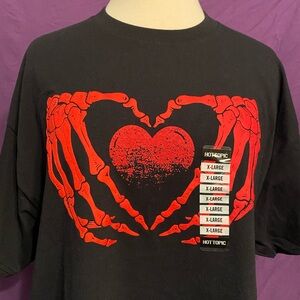 NWT Hot Topic Black Tee with Red Skeleton Heart Design. Unisex XL.